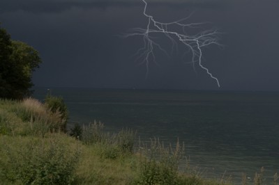 auf dem Weg zur Hermannshhe sahen wir ber der Ostsee einen Blitz